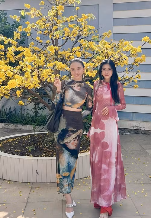 Chia sẻ trên Người Đưa Tin, Phương Nga cho hay: "Tình cảm giữa hai chúng tôi hơn cả tình yêu, nếu nói là tình yêu thì bình thường quá, chúng tôi là tri kỷ, chúng tôi luôn dành cho nhau sự chân thành nhất, gọi là tình bạn thì không đúng, hơn cả tình bạn. Tôi luôn cảm ơn Thùy Dung đã ở bên cạnh tôi những lúc tôi khốn cùng và sợ hãi nhất".