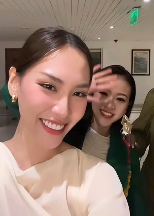 Mai Phương giới thiệu đại diện Nhật Bản trong một video. Ngoài ra, đại diện Việt Nam còn trổ tài nói tiếng Nhật.