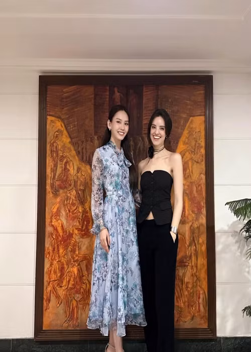 Mai Phương được một số chuyên trang sắc đẹp đưa vào danh sách các thí sinh nổi bật trong những ngày đầu ở Hoa hậu Thế giới 2024.