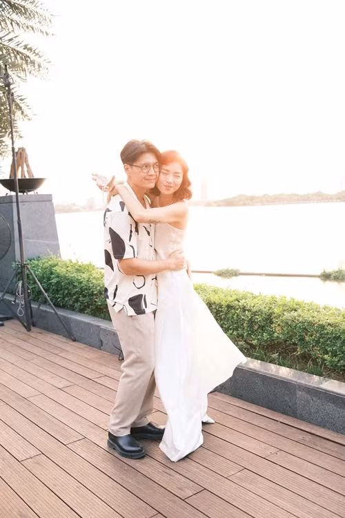 Chong tre to chuc sinh nhat bat ngo cho Ngo Thanh Van