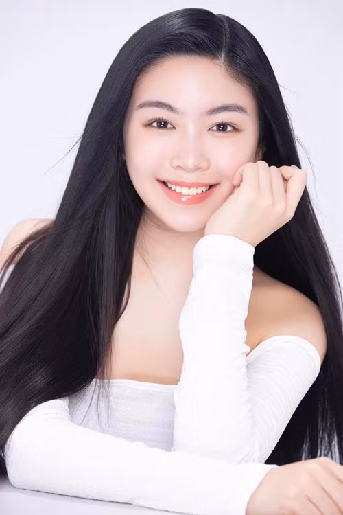 Khoanh khac gay xao xuyen cua hai con gai Quyen Linh