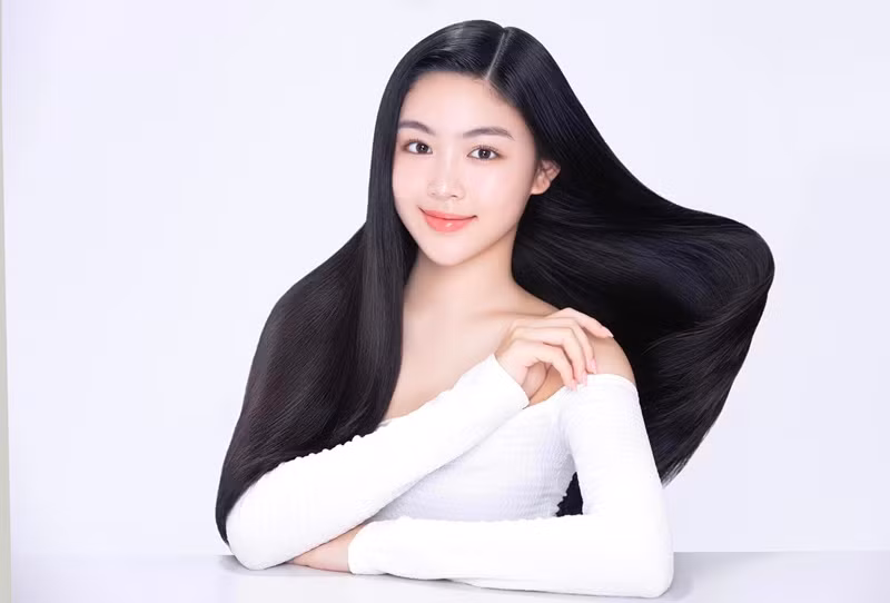 Thảo Linh xinh đẹp từ nhỏ. Càng lớn, con gái Quyền Linh càng duyên dáng, cuốn hút hơn.