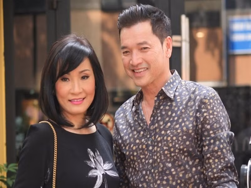 Quang Minh chia sẻ trên truyền thông, dù điệu đà, thích làm đẹp nhưng anh là trai thẳng. Trước đây, nam diễn viên có cuộc hôn nhân hạnh phúc bên Hồng Đào. Ảnh: Dân Việt.