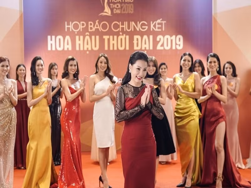Hậu ly hôn, Hồng Đào dành nhiều thời gian hơn cho công việc. Cô đóng nhiều phim điện ảnh, webdrama: Cua lại vợ bầu, Thưa mẹ con đi, Tìm chồng cho mẹ, Hoa hậu giang hồ, Phượng khấu, Mai. Ảnh: Thế Giới Điện Ảnh.