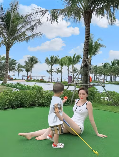 Cô vẫn đam mê ca hát nên chưa có quyết định giải nghệ sau khi lập gia đình.