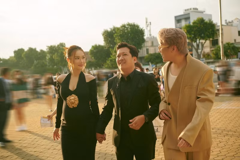 Trường Giang san sẻ việc nhà, chăm con. Nam danh hài còn động viên, hỗ trợ vợ quay phim,
