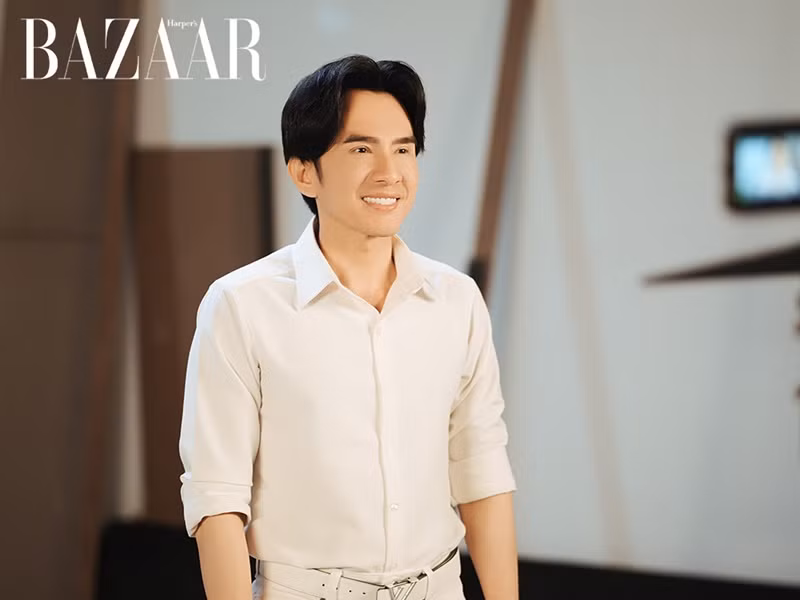 Đan Trường góp mặt trong bộ phim Gặp lại chị bầu dịp Tết Nguyên đán 2024. Nam ca sĩ đóng vai chính mình trên màn ảnh rộng. Ảnh: Harper’s Bazaar Việt Nam.