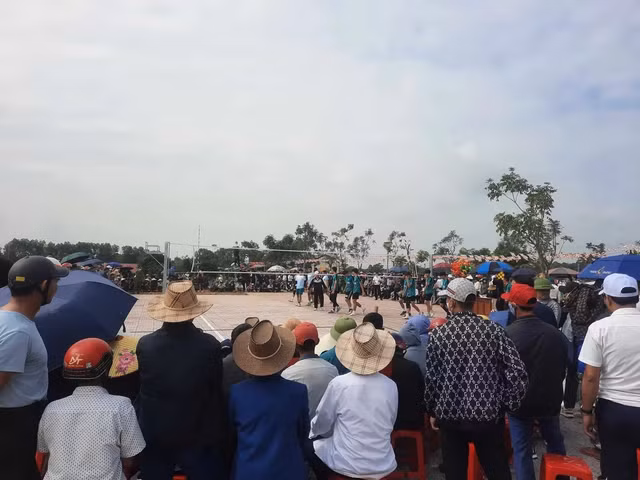 Hang ngan nguoi no nuc tray hoi chua Huong Tich-Hinh-2