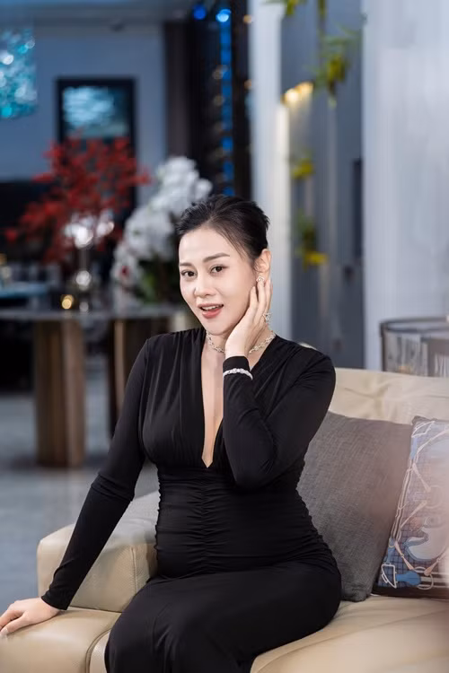 Phương Oanh từng ốm nghén nặng, chỉ ở nhà nghỉ ngơi. Ảnh: FBNV.