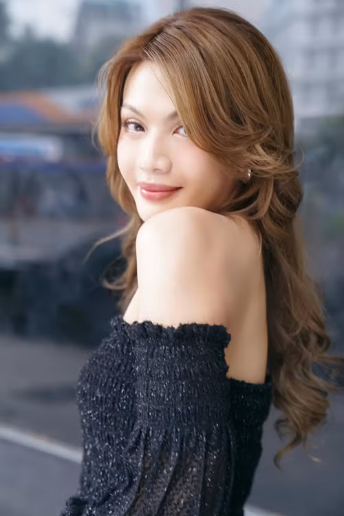 Giọng ca 9x từng khoe được ba lái xe chở đi diễn.