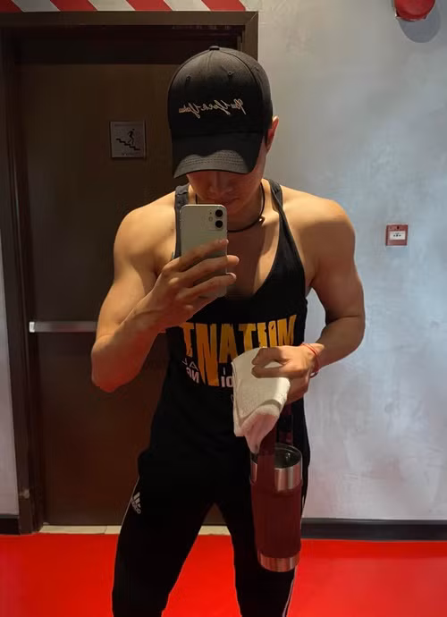 Vẻ điển trai của Quốc Trường "đốn tim" nhiều khán giả.