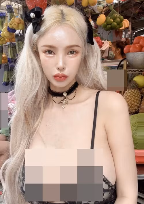 Karen Lin là một trong những hot girl mới nổi tại Đài Loan. Cô sở hữu gương mặt nhỏ nhắn, thân hình chữ S.