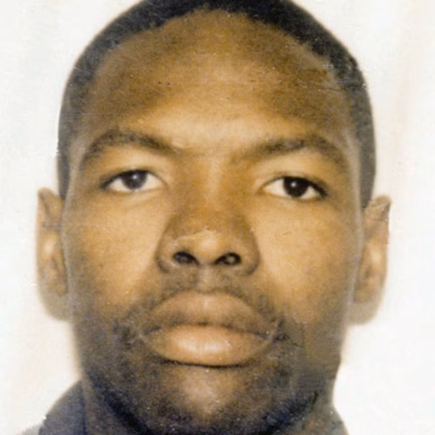 Moses Sithole đã thực hiện 38 vụ giết người và 40 vụ cưỡng hiếp ở Nam Phi vào cuối những năm 80 và đầu những năm 90.