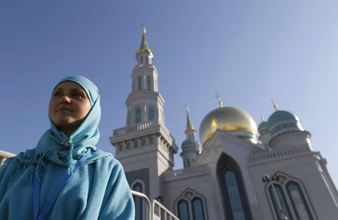Quá trình trùng tu Moscow Mosque Cathedral bắt đầu từ năm 2005. Tuy nhiên, năm 2011, công trình này đã bị phá hủy và giới chức Nga đã cho xây dựng một nhà thờ mới.