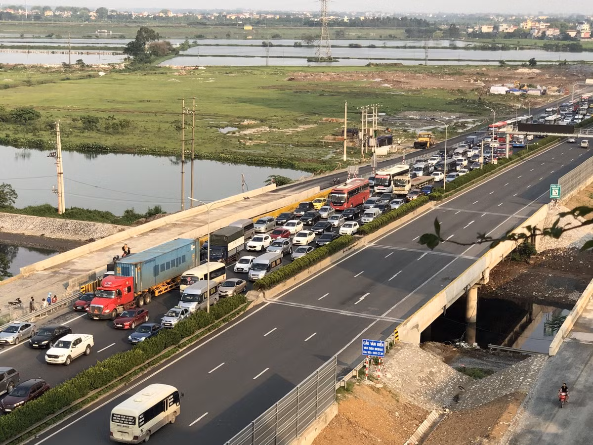 Khu vực cầu Văn Điển.