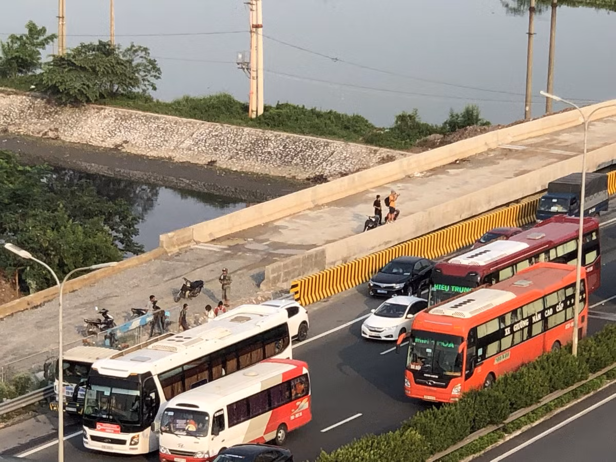 Phần lớn là xe khách và xe du lịch gia đình.