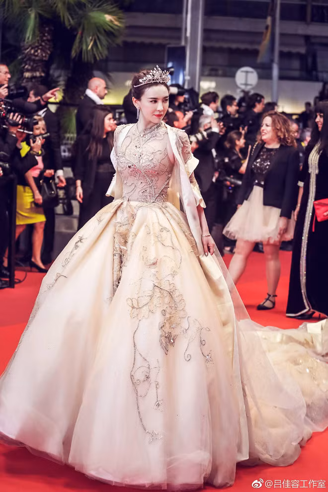 My nhan Trung Quoc bo hang nghin USD mua ve du tham do Cannes-Hinh-2