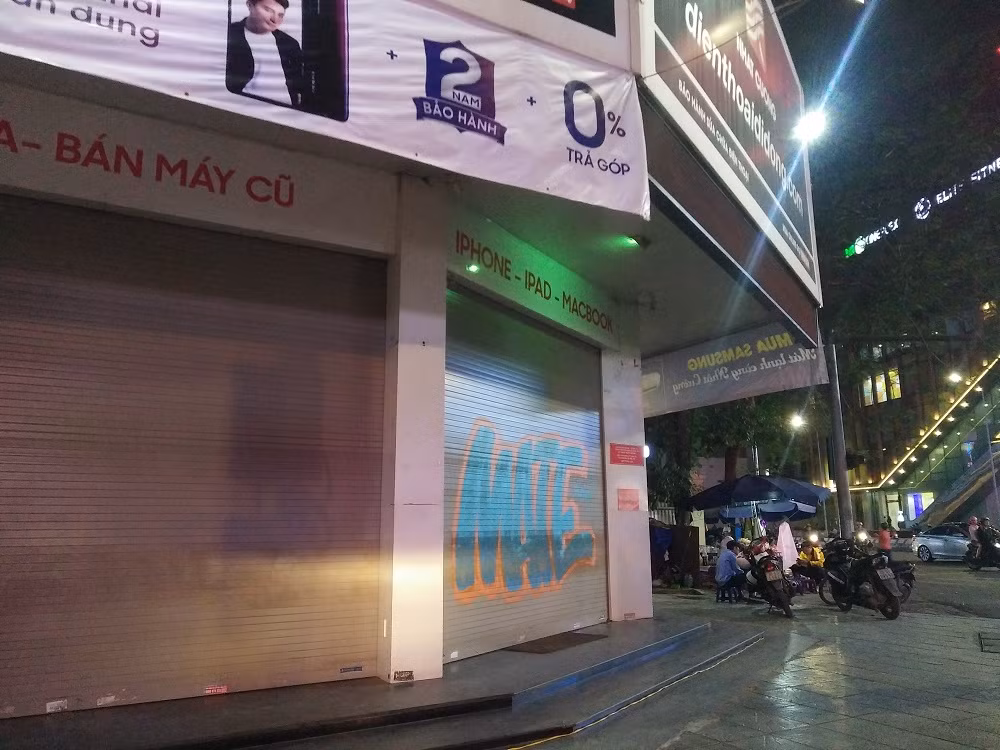 Tại Hà Nội, Nhật Cường mobile có 9 cửa hàng bán lẻ gồm: 33 Lý Quốc Sư; 2 Chùa Bộc; 12 Láng Hạ; 10 Nguyễn Xiển; 214 Nguyễn Văn Cừ; 3 Xuân Thủy; 57-59 Bạch Mai; 9 Trần Duy Hưng; 267 Quang Trung.