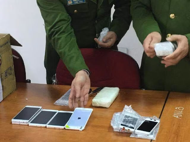 Phi vu buon lau 'khung': 2.500 smartphone tu Trung Quoc vao Viet Nam-Hinh-6