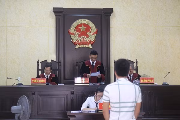Người chồng đứng trước vành móng ngựa vì lấy vợ chưa đủ 16 tuổi