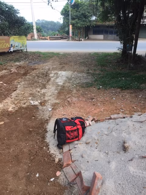 Nhat duoc ba lo co 6 trieu dong, gia dinh giao vien tra lai cho kho chu