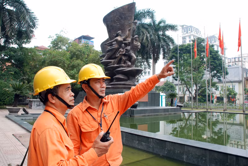 EVN HANOI tang cuong cong tac dam bao dien tai DHDB Thanh pho