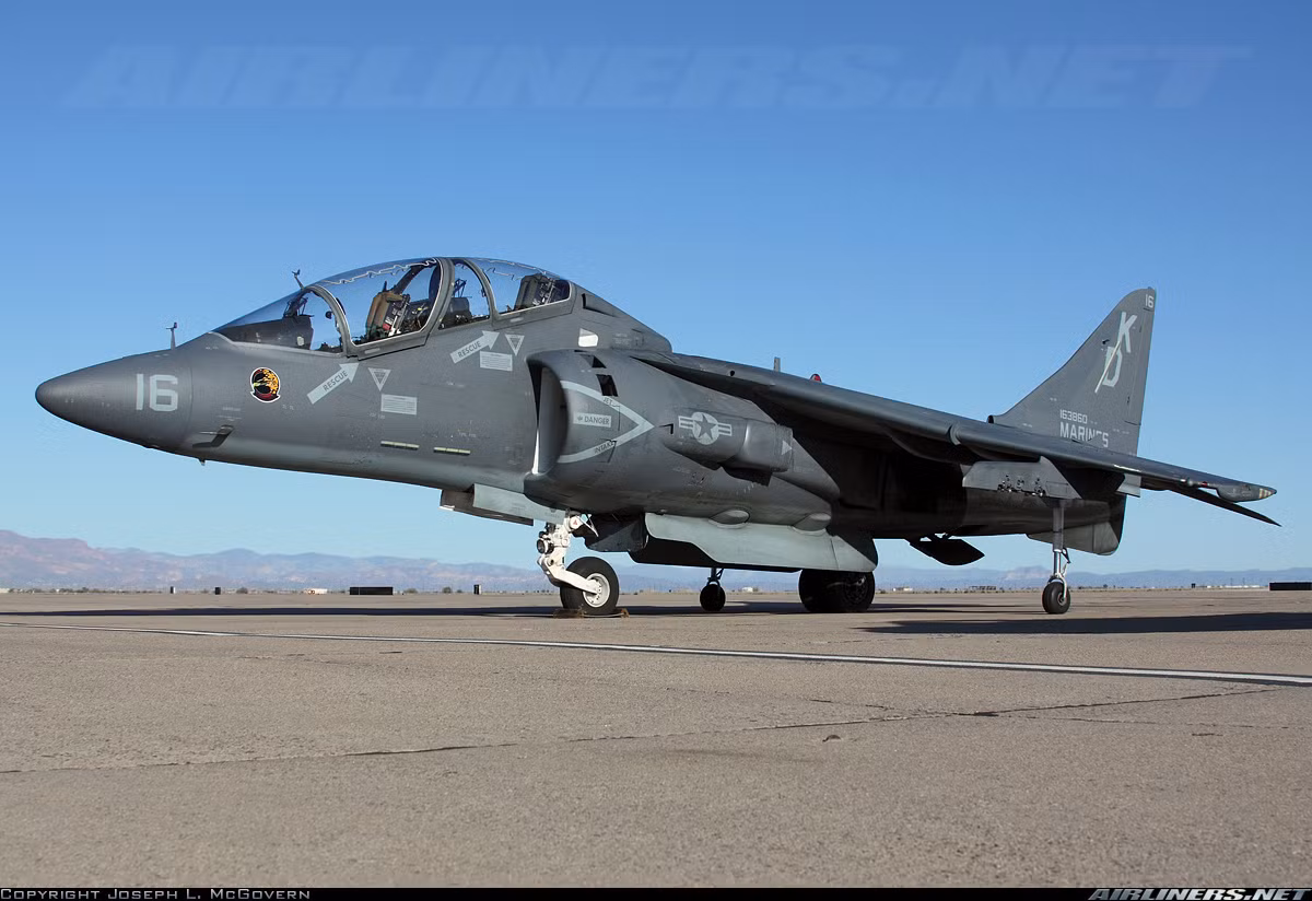 Phiên bản huấn luyện 2 chỗ ngồi của phiên bản AV-8B+ Harrier II Plus là TAV-8B.