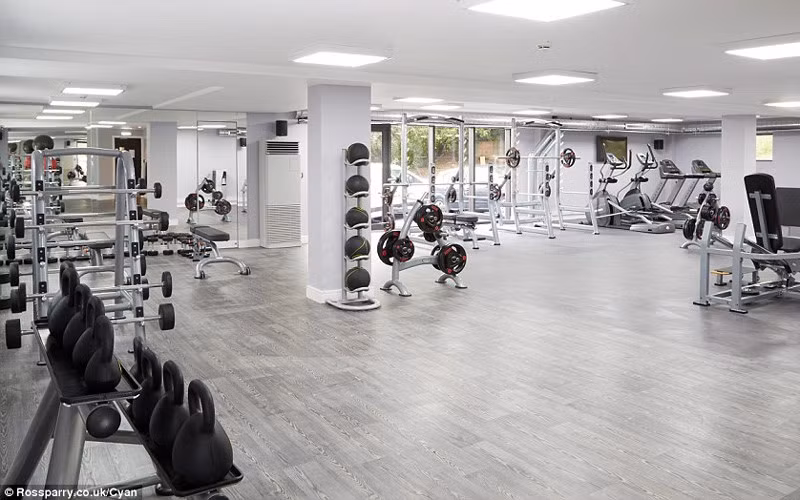 Phòng tập thể dục với đầy đủ trang thiết bị.