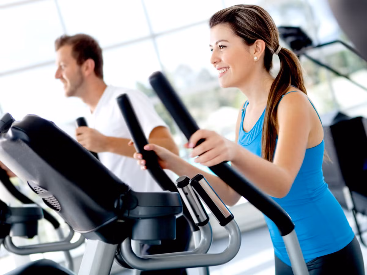 Việc bế ẵm con, cho con ăn đã khiến cho cổ tay của bạn hoạt động đủ rồi, đừng cố tạo thêm áp lực cho cổ tay bằng các bài tập nữa!