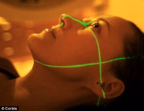 Ông cho rằng xạ trị đã được sử dụng cho một số bệnh nhân ung thư da nhất định như ung thư da tế bào đáy và ung thư da tế bào vảy.