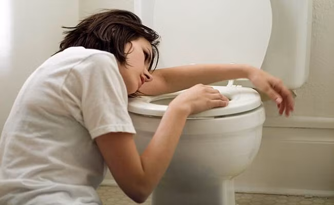 Biểu hiện của việc bị ngộ độc thực phẩm khá đa dạng, phụ thuộc nhiều vào nguồn thức ăn gây ngộ độc.