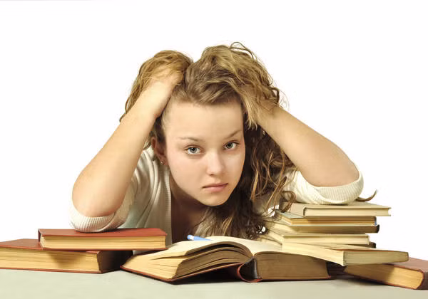 Mụn mọc khắp nơi cũng là dấu hiệu cảnh báo cơ thể bị stress. Stress làm tăng khả năng viêm của cơ thể, khiến mụn mọc nhiều hơn.