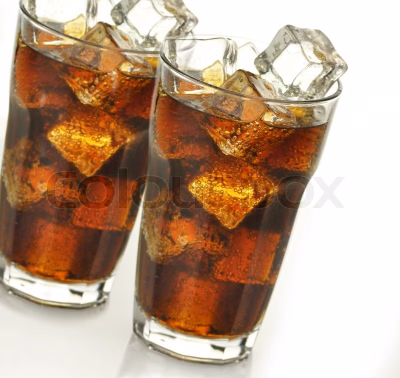 Bỏ qua thói quen uống cola. Uống cola mỗi ngày khiến bạn có nguy cơ bị hội chứng chuyển hóa: huyết áp cao, insulin cao, nhiều mỡ quanh vùng thắt lưng- những điều có thể khiến bạn dễ bị bệnh tim và tiểu đường. Kiểm soát được huyết áp, lượng cholesterol, ngăn chặn tiểu đường... sẽ giúp bạn kéo dài được 6-9 năm tuổi thọ.