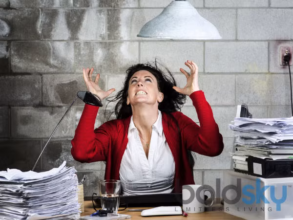 Các nhà khoa học giải thích testoterone rất quan trọng trong việc duy trì hoạt động tâm lý. Khi nồng độ giảm, các hình thái tâm lý như lo lắng, hoảng loạn, căng thẳng... có thể tăng lên.