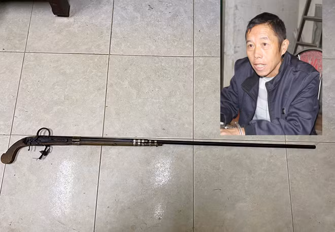  Say rượu, chồng dùng súng bắn vợ nhập viện: Giàng A Tăng (SN 1961, trú tại thôn Thào Hồng Dến, xã Mường Hoa, thị xã Sa Pa, tỉnh Lào Cai) đi uống rượu say về nhà có gây mâu thuẫn với vợ. Sau đó, Tăng đã sử dụng 1 khẩu súng kíp (súng săn tự chế) bắn gây thương tích cho vợ mình là Sùng Thị Me, SN 1966. Hậu quả khiến chị Me bị 15 viên đạn bi tự chế (đạn hạt cải) vào vùng lưng, bị thương tích tổn hại 50% sức khỏe. Công an thị xã Sa Pa đã khởi tố vụ án hình sự cố ý gây thương tích. 