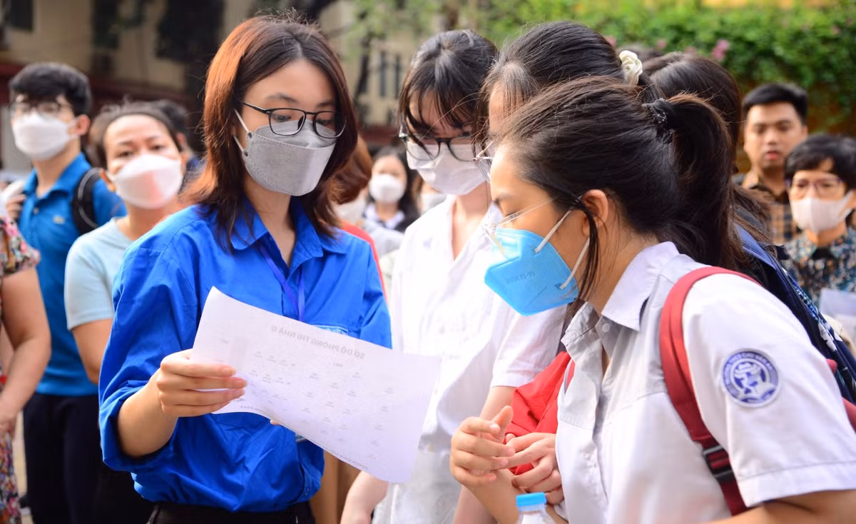 Sáng 27/6, hơn 1 triệu thí sinh cả nước bước vào môn thi đầu tiên kỳ thi Tốt nghiệp Trung học phổ thông (THPT) năm 2024.