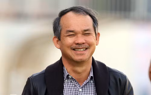 Ông Đoàn Nguyên Đức (được gọi là bầu Đức) là doanh nhân không có duyên với chuyện học hành. Năm 1982, khi vừa tròn 20 tuổi, bầu Đức tốt nghiệp cấp 3 hệ 10 năm.