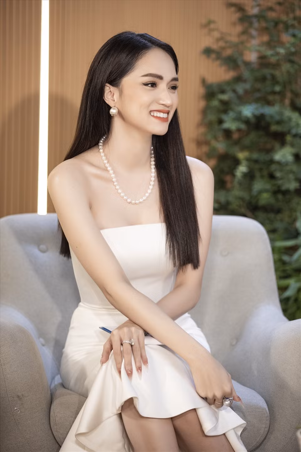 Năm 2012, Hương Giang gây dấu ấn đặc biệt khi tham gia cuộc thi âm nhạc Vietnam Idol. Sau này, Hương Giang tiếp tục thể hiện sự đa tài khi ghi danh và bất ngờ đăng quang tại cuộc thi Hoa hậu Chuyển giới quốc tế 2018. Ảnh: Sen Vàng.