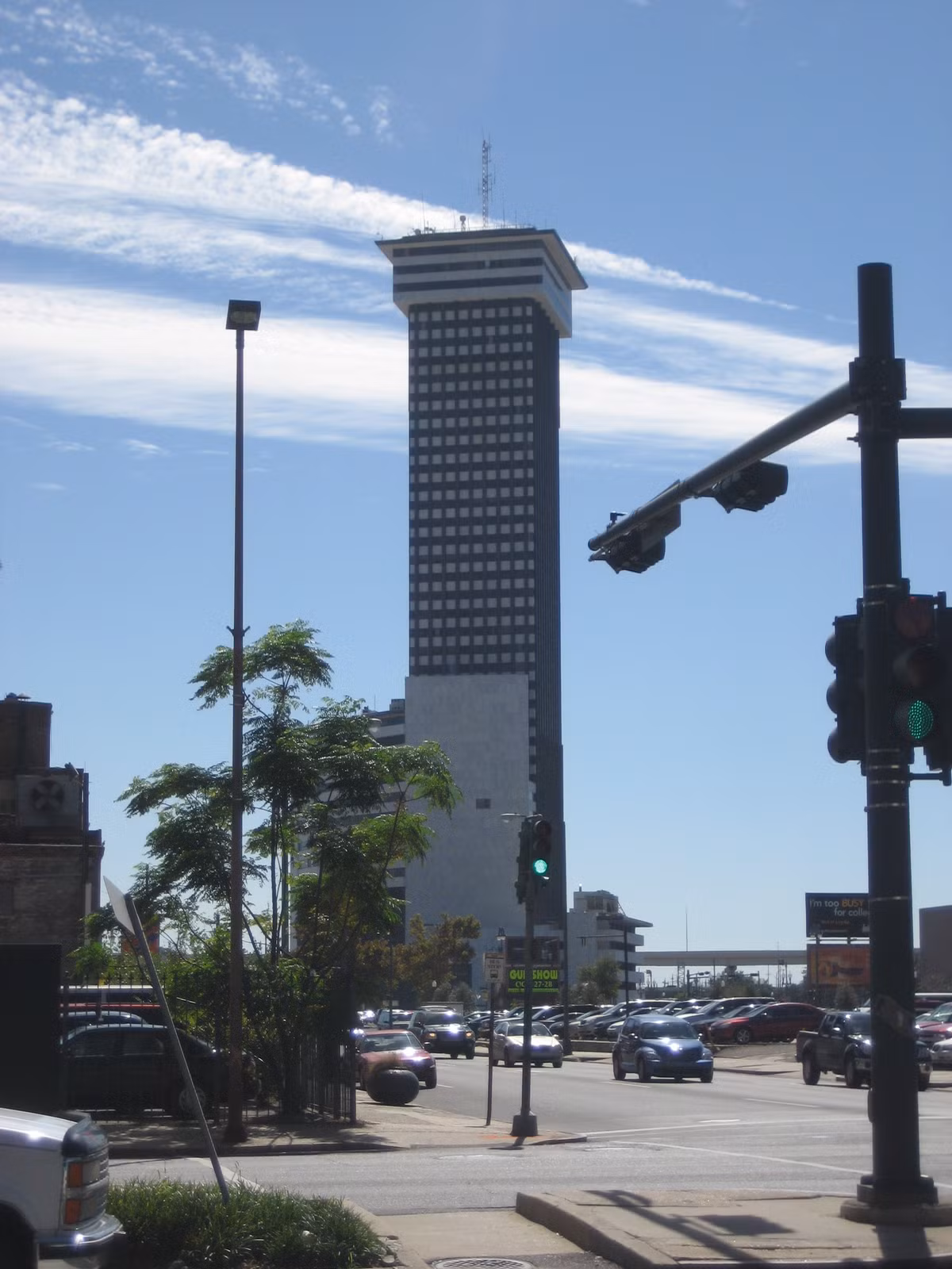Đến năm 2002, Plaza Tower buộc phải đóng cửa hoàn toàn. Năm 2014, toà nhà đã được mua lại nhưng đến nay vẫn còn bị bỏ hoang. Nguồn ảnh: Loveproperty