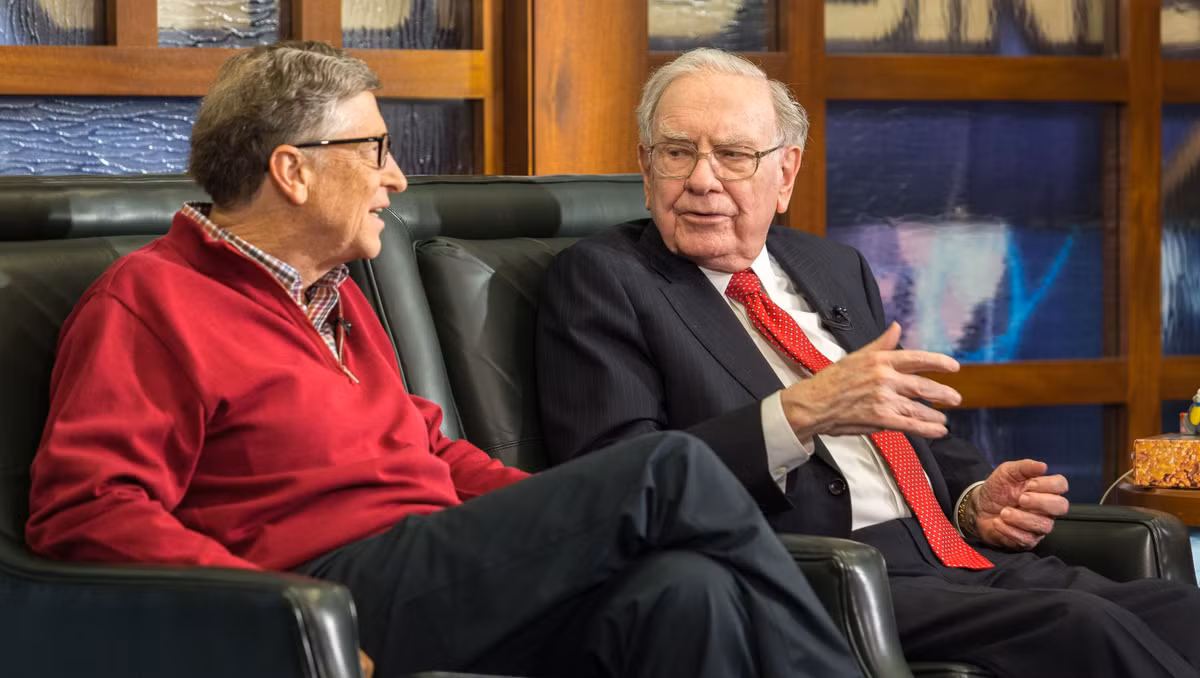 Ước tính, tỷ phú Bill Gates và Warren Buffett cho đi 3–4% tài sản của họ mỗi năm.