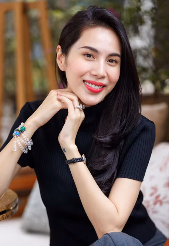 He lo co ngoi kinh doanh kin tieng cua Cong Vinh - Thuy Tien dieu hanh