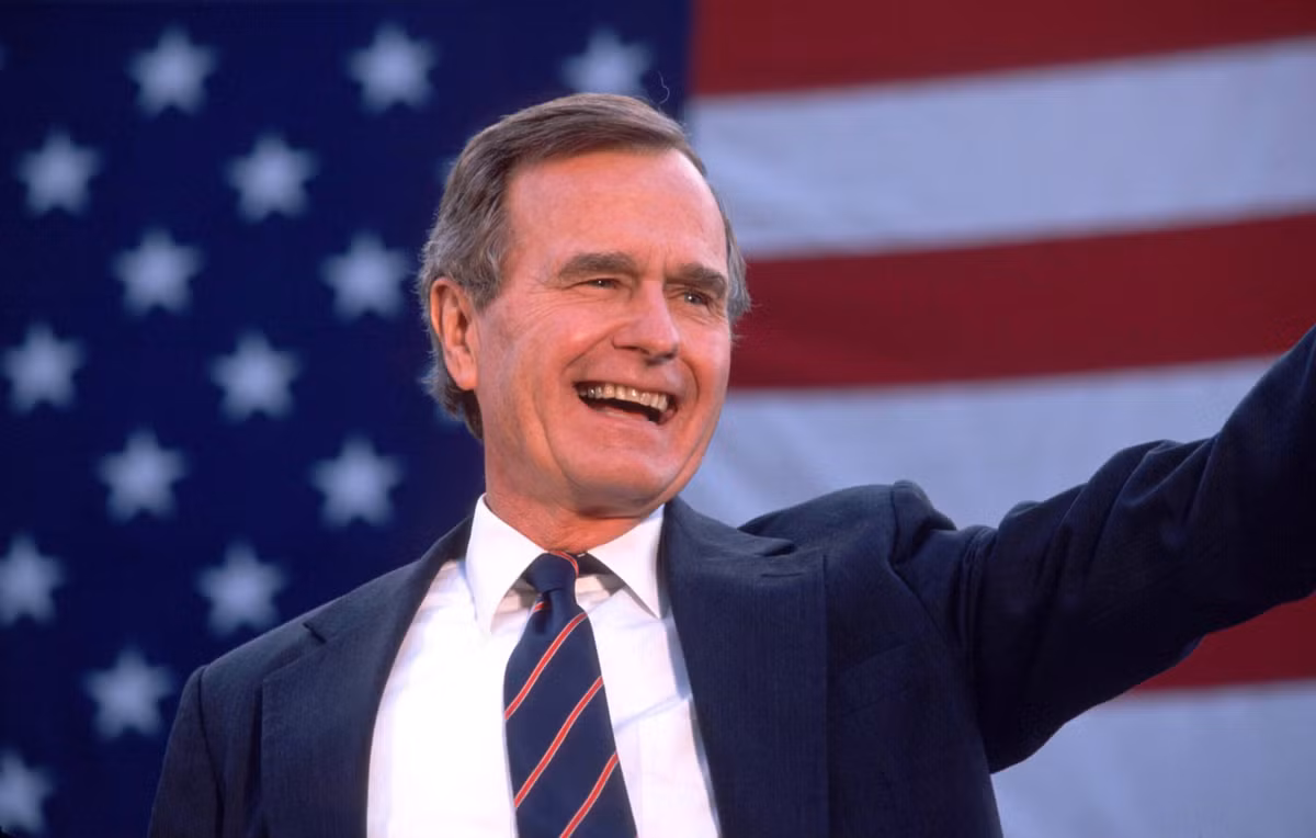 Năm 1992, các chiến dịch của George Herbert Walker Bush (George Bush cha), Bill Clinton và Ross Perot đã tiêu tốn 195,6 triệu USD (360 triệu USD đã điều chỉnh lạm phát).