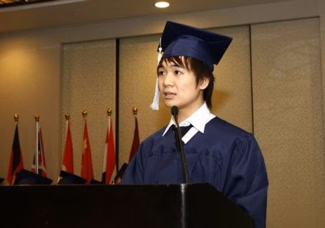 Doanh nhân trẻ Đỗ Quang Vinh - con trai đại gia Đỗ Quang Hiển (hay bầu Hiển) học 3 năm THPT tại đảo quốc sư tử Singapore. Sau đó, Vinh học đại học và thạc sĩ chuyên ngành tài chính tại Anh. Ảnh: Internet