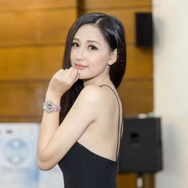 Không chỉ vậy, Mai Phương Thuý liên tục gây "choáng váng" khi chi tiền tỷ, tậu cùng lúc nhiều món hàng hiệu đắt đỏ. Ảnh: Facebook