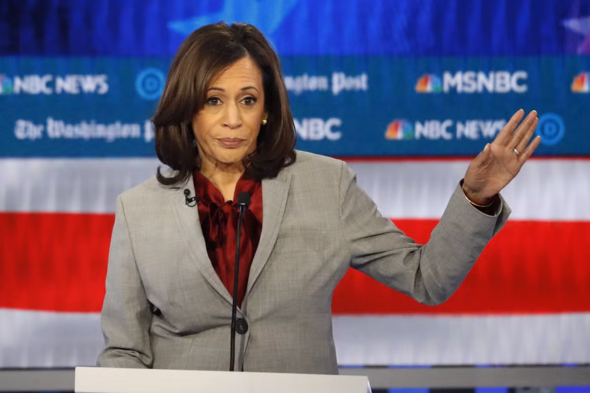 Mức lương của phó tổng thống tân cử Mỹ Kamala Harris không thay đổi nhiều kể từ lúc làm bộ trưởng tư pháp bang California đến khi làm thượng nghị sĩ, khoảng 157.300 USD/năm. Ảnh: News.