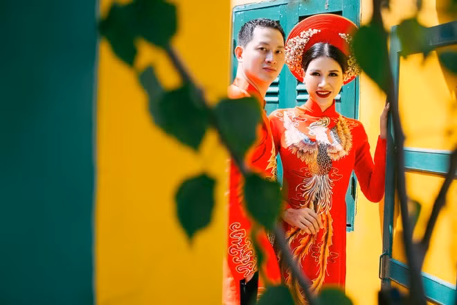 Thay vì tổ chức đám cưới, hai vợ chồng Trang Trần thống nhất dồn tiền mua nhà, và làm những việc có ích khác. Trang Trần có một ước mơ là xây được nhiều điểm trường học ở những vùng quê khó khăn.