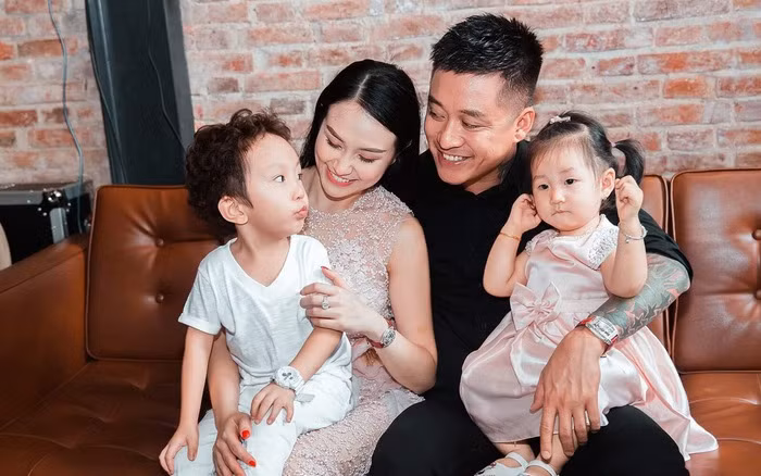 Quý Bình không phải là sao nam Việt duy nhất lấy vợ doanh nhân. Bà xã ca sĩ Tuấn Hưng – Hương Baby (Thu Hương) cũng là nữ doanh nhân có tiếng. Hương Baby xuất thân là hotgirl Hà Thành xinh đẹp. Ảnh: Kul.