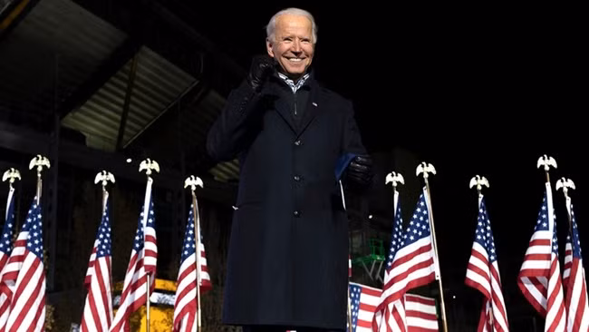 Năm 2009 - năm cuối cùng của ông Joe Biden tại Thượng viện Hoa Kỳ là 169.000 USD. Khi làm phó tổng thống, ông kiếm được trung bình 225.000 USD/năm. Ông Joe Biden giữ chức phó tổng thống từ năm 2009 đến năm 2017.