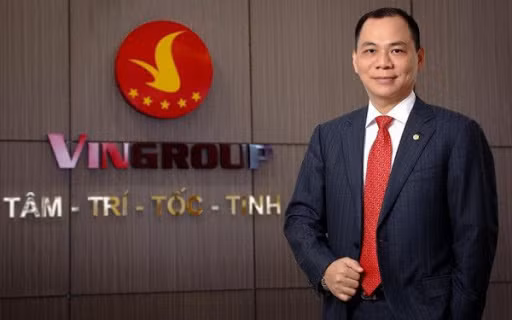 Tỷ phú Phạm Nhật Vượng được xem là tỷ phú đô la Mỹ đầu tiên trên sàn chứng khoán Việt Nam kể từ ngày 7/3/2011, với giá trị tổng tài sản lên đến khoảng 21.200 tỷ đồng (tương đương 1 tỷ USD tại thời điểm đó).
