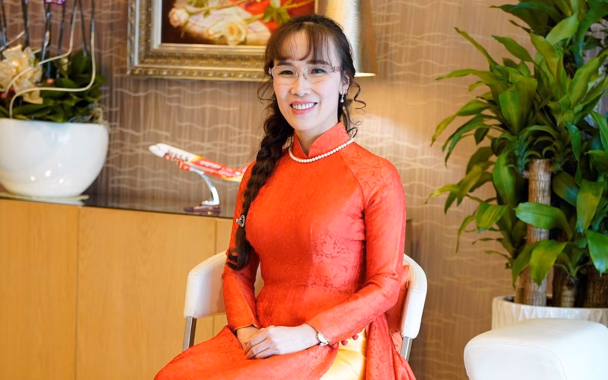 Về con đường học vấn, bà Thảo từng nhận bằng Tiến sỹ của học viện Mendeleev ngành điều khiển học kinh tế, bằng Cử nhân Tài chính tín dụng tại Học viện Thương mại Matcova, Cử nhân nghành Quản lý kinh tế lao động trường Kinh tế quốc dân Matcova, Ủy viên sáng lập Viện Hàn lâm Nghiên cứu hệ thống Liên Bang Nga.